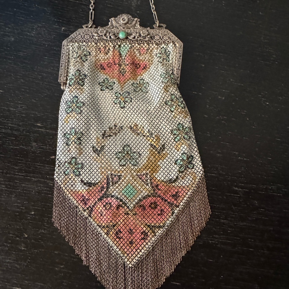 Vintage Mandalian MFG. 1920s mesh bag good condition, Gemstone closure